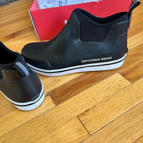 Size 12 rain shoes - Picture 2 of 4